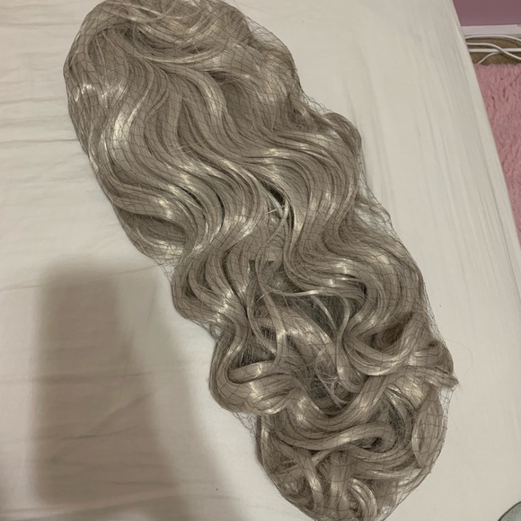 Grey wig - Picture 4 of 5